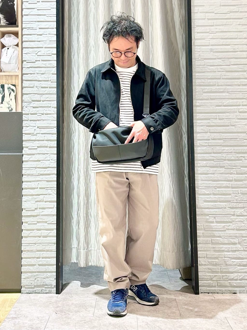 KENJI Iさんの「THE SHOP TK｜【スタイルを選ばず着られる】ワンポイント 長袖Tシャツ 洗濯機OK/UVカット/毛玉になりにくい」を使ったコーディネート
