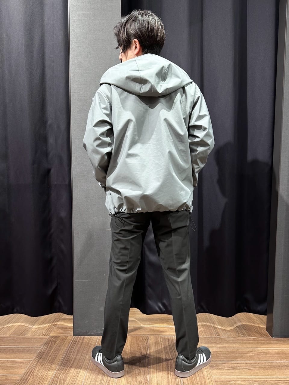 tomoyaさんの「THE SHOP TK｜【季節の変わり目に最適】ナイロンマウンテンパーカ  防風/洗濯機OK」を使ったコーディネート