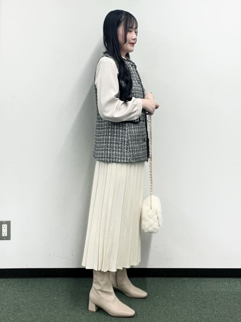 Hitomiさんの「index｜ファンシーツイードペプラムジレ【洗える】」を使ったコーディネート