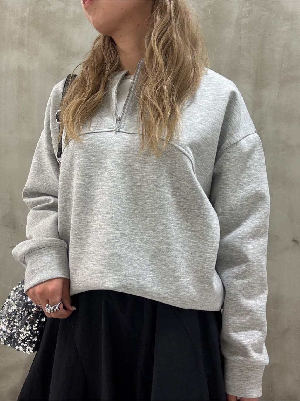 minaさんの「grove｜2WAYハーフジップスウェット」を使ったコーディネート
