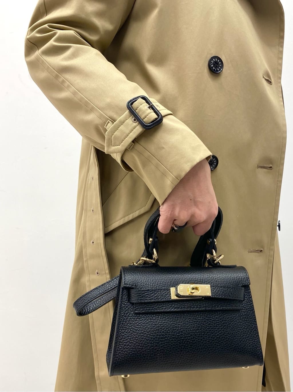 Sawaguchiさんの「DRESSTERIOR｜◆【撥水/透湿素材】コットンギャバジントレンチコート」を使ったコーディネート
