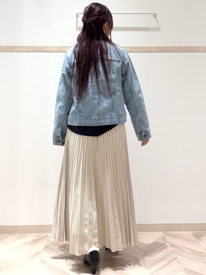 nanaさんの「SHOO･LA･RUE｜【洗濯機可/S-LL】きれいめにもカジュアルにも スエードライク プリーツスカート」を使ったコーディネート