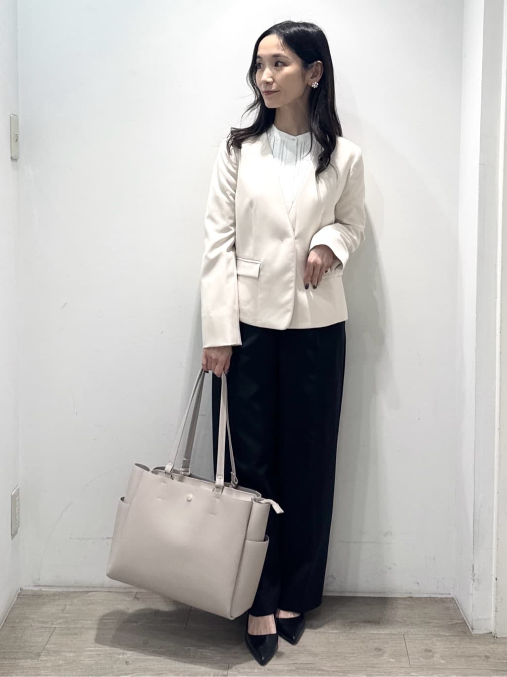 yuicciさんの「OPAQUE.CLIP｜《通勤／セットアップ対応》 パイピングVネックジャケット【洗濯機OK】」を使ったコーディネート