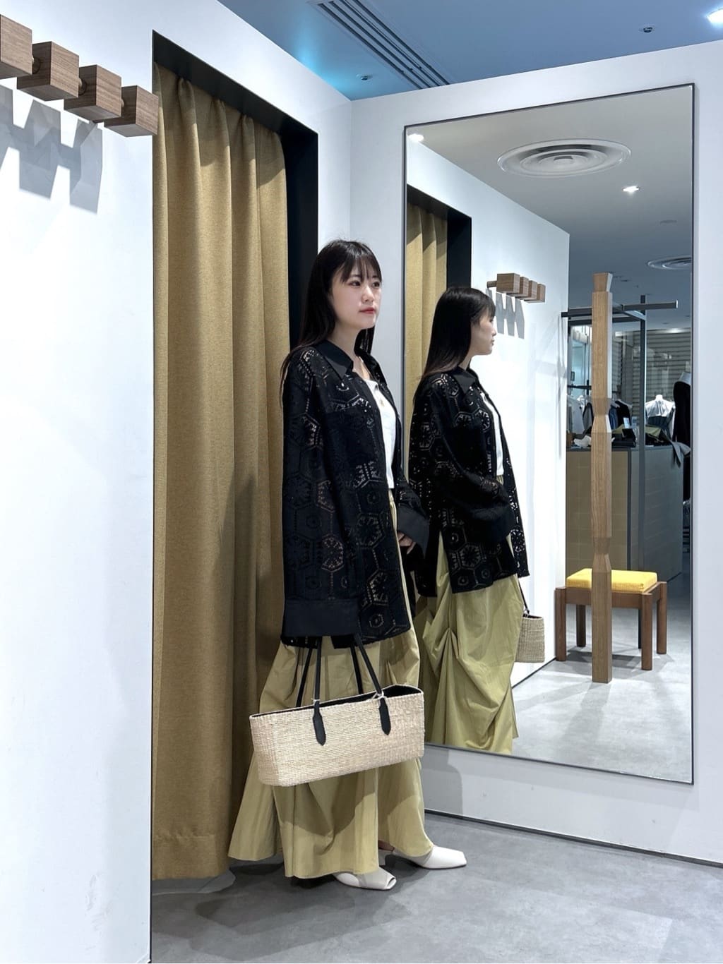 Renoさんの「INDIVI｜幾何柄レースビッグシャツ」を使ったコーディネート