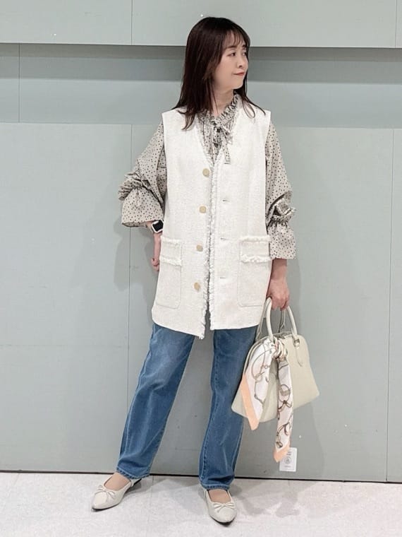 makiさんの「UNTITLED｜【オンオフ使える】スラブツイード ジレ」を使ったコーディネート