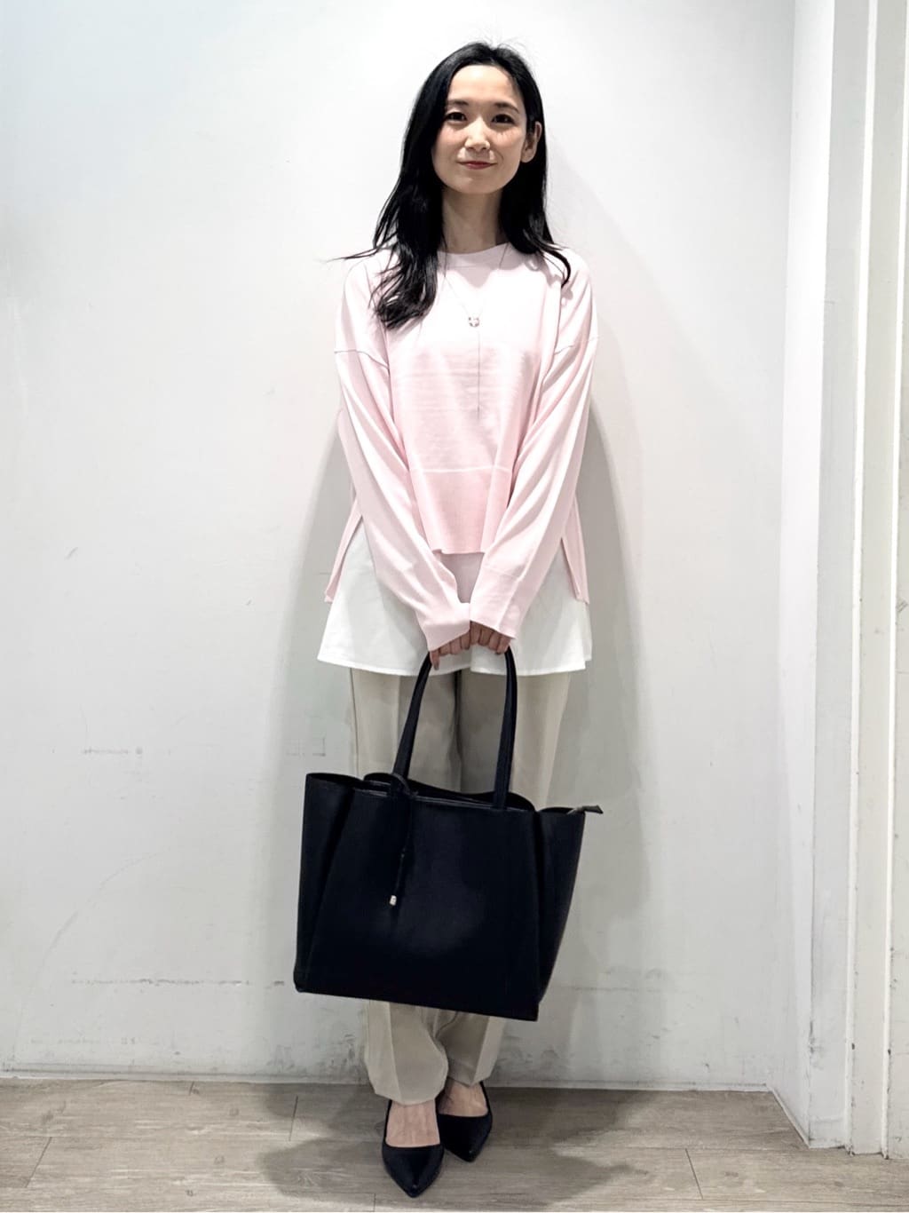 yuicciさんの「OPAQUE.CLIP｜美脚ストレッチイージーテーパードパンツ【洗濯機OK】」を使ったコーディネート