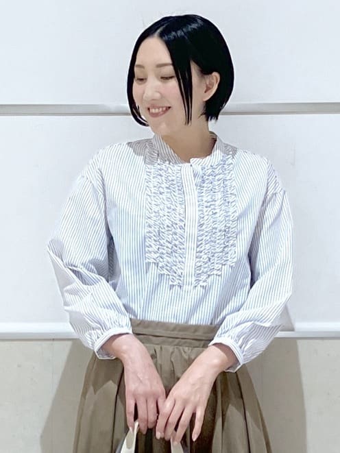 eriko さんの「Dessin｜【着映え/洗える】フロントフリルブラウス」を使ったコーディネート