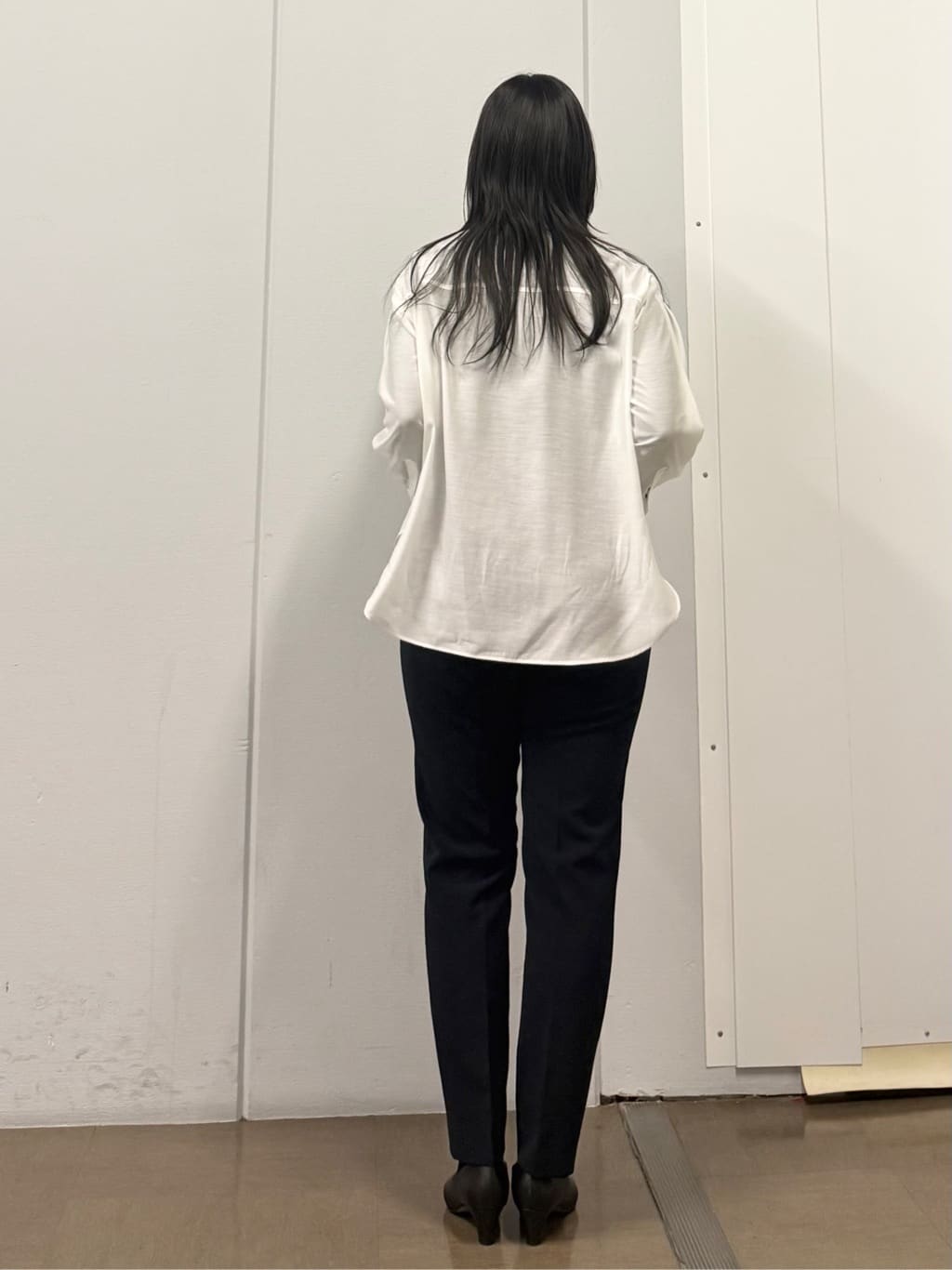 mizukiさんの「INDIVI｜【2WAY／シアー】バイアスチェック柄＆無地 カシュクールシャツ」を使ったコーディネート