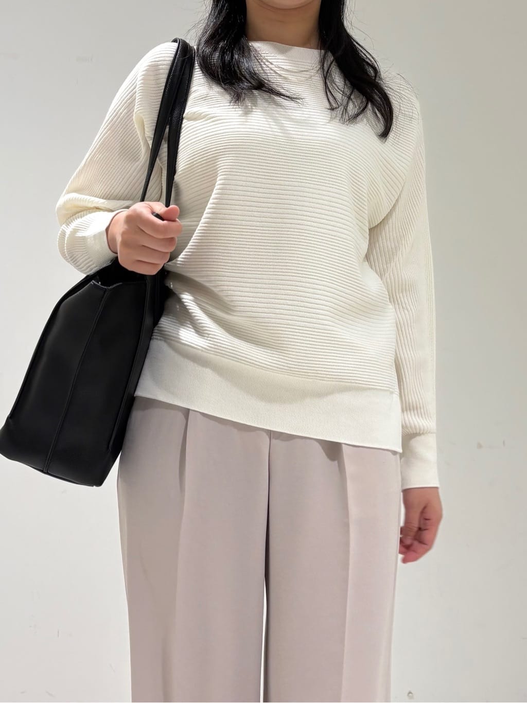 momokoさんの「INDIVI｜【洗える／キレイ色】体型カバー無縫製ニット」を使ったコーディネート