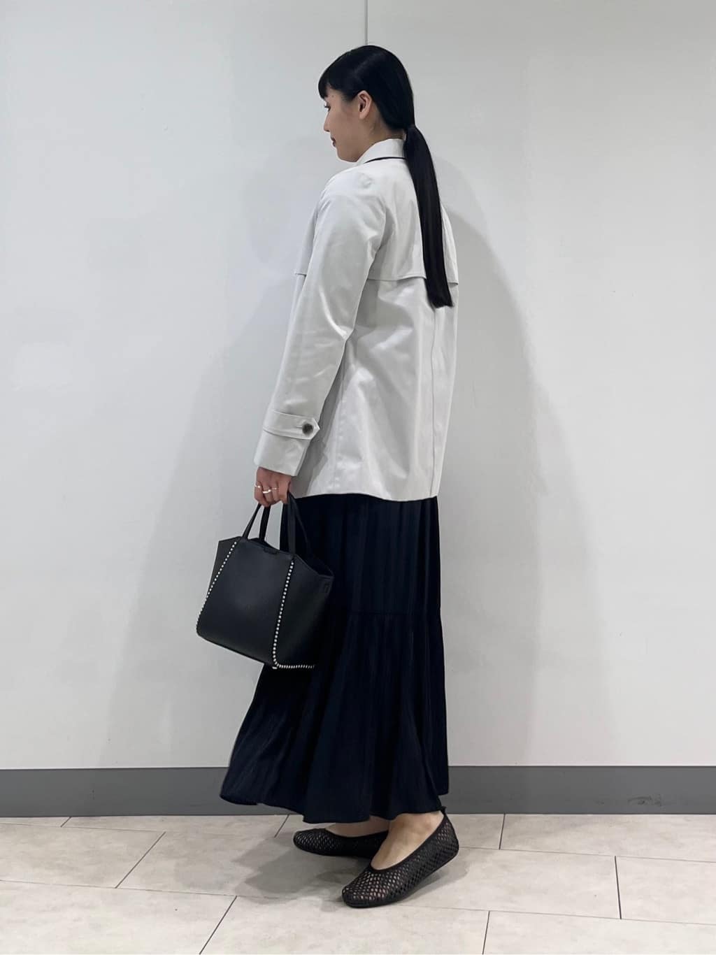 hasuさんの「INDIVI｜【花粉付着防止／撥水／UVケア】名品トレンチコート」を使ったコーディネート