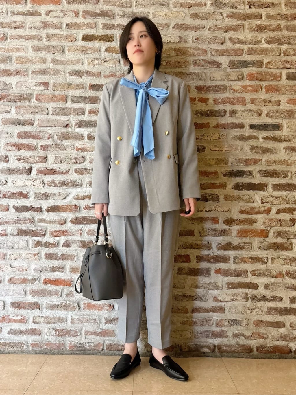 しばさんの「THE SHOP TK｜【通勤にもデイリーにも】CAVIAN 金ボタンダブルブレストジャケット」を使ったコーディネート