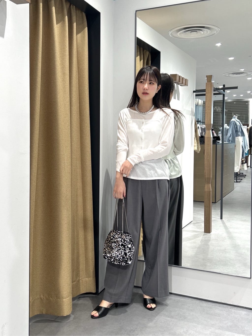 Renoさんの「INDIVI｜Comfy SET UP｜イージーサイドラインワイドパンツ【セットアップ対応／通勤／カセット服／接触」を使ったコーディネート