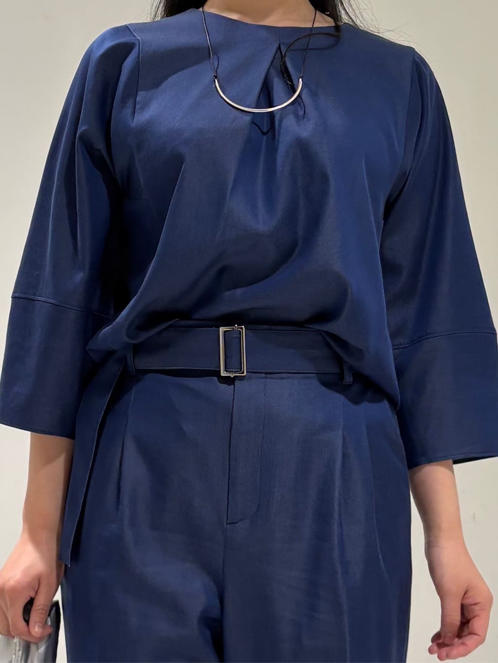 momokoさんの「INDIVI｜【洗える／UVケア／SETUP可能】デニムライク ランタン袖ブラウス」を使ったコーディネート
