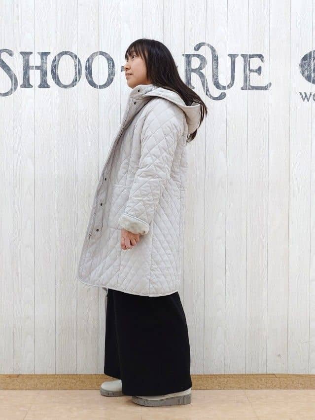 とろろさんの「SHOO･LA･RUE｜【撥水/フード取り外し可】自然にくびれる あったかダイヤ柄キルトコート【CIRCRIC】」を使ったコーディネート