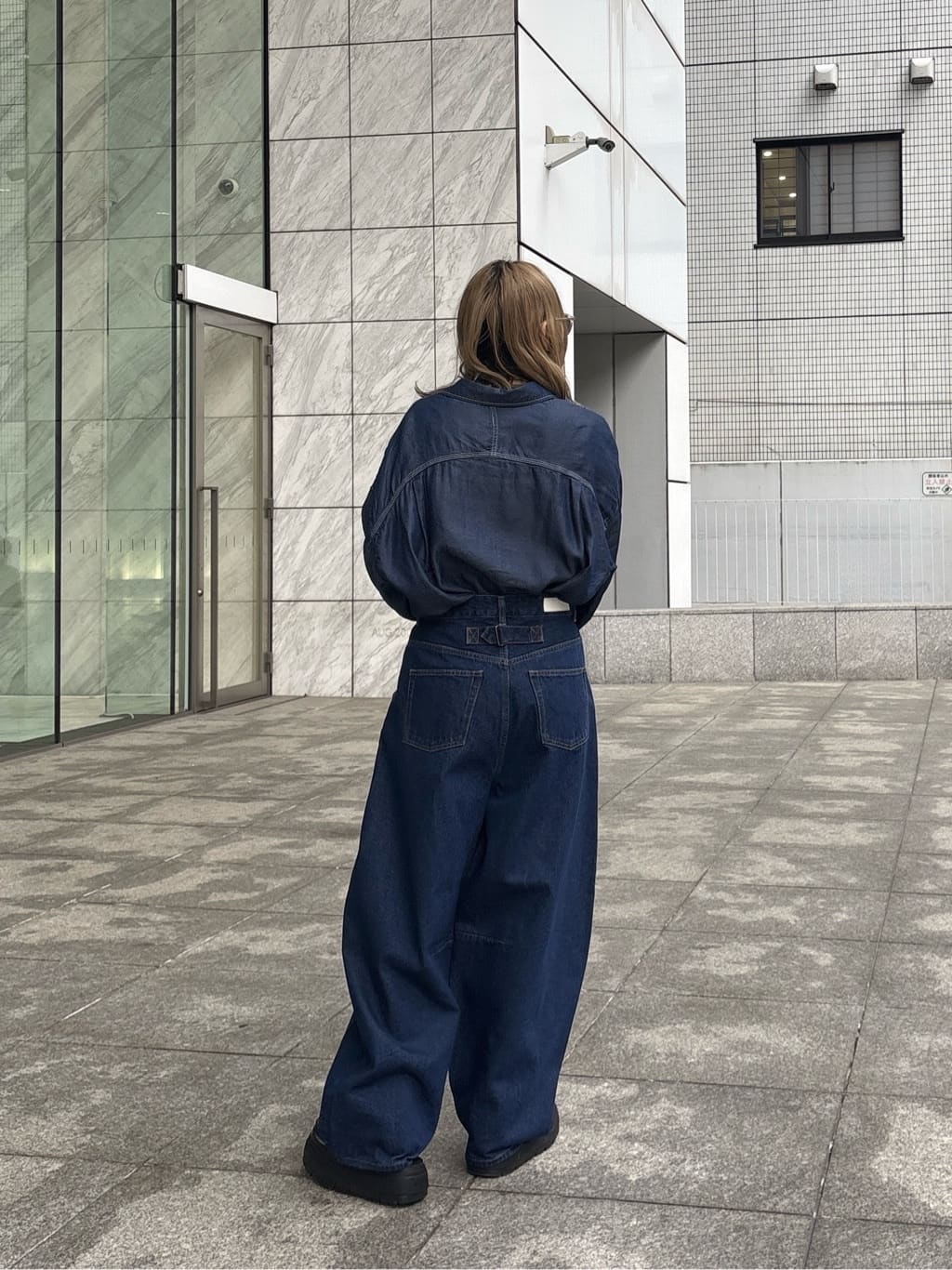kotakiさんの「INDIVI｜バレルデニムパンツ」を使ったコーディネート