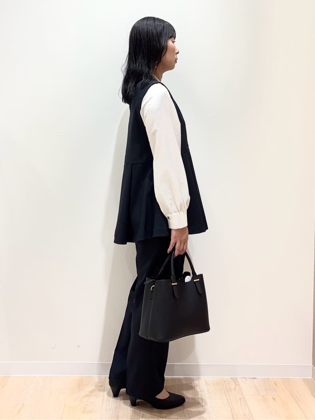 miraiさんの「grove｜【マシンウォッシュ/防シワ】袖ドッキングペプラムブラウス【着回しカセット】」を使ったコーディネート