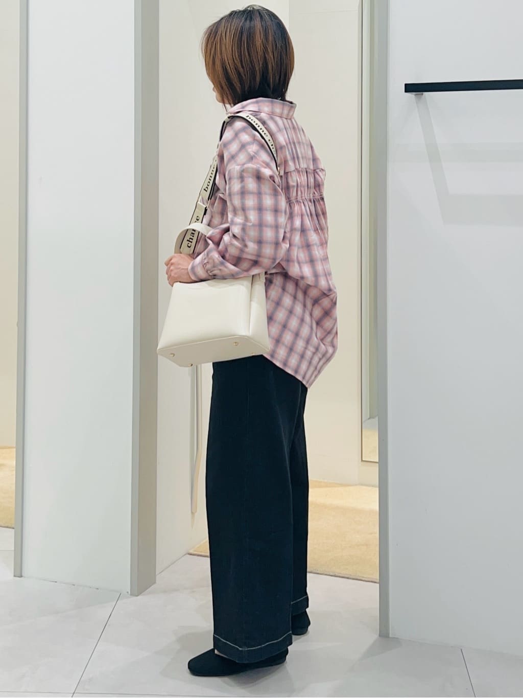 Naruさんの「THE SHOP TK｜【後ろ姿もサマになる】バックシャーリングシャツ」を使ったコーディネート