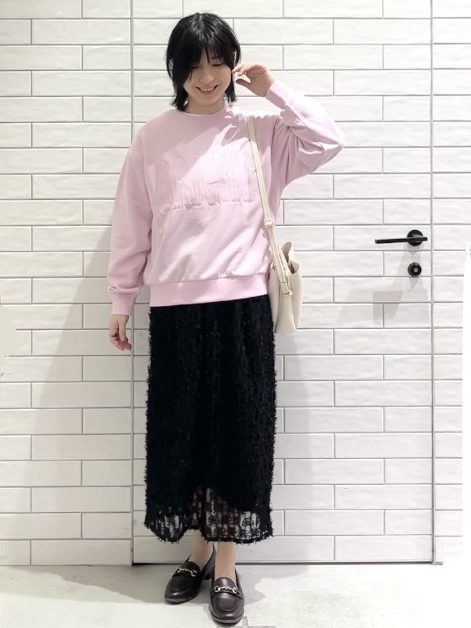 しおりさんの「OPAQUE.CLIP｜ロゴ刺繍裏毛トップス【洗濯機OK】」を使ったコーディネート