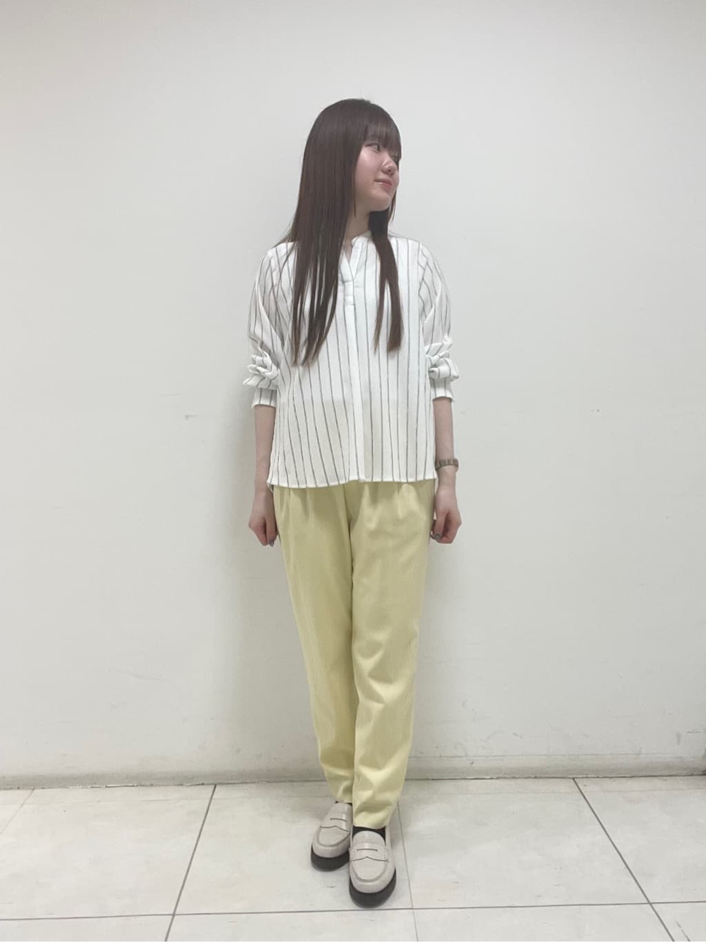 mさんの「INDIVI｜【撥水/軽量】ミドル丈 ミニマルトレンチコート」を使ったコーディネート