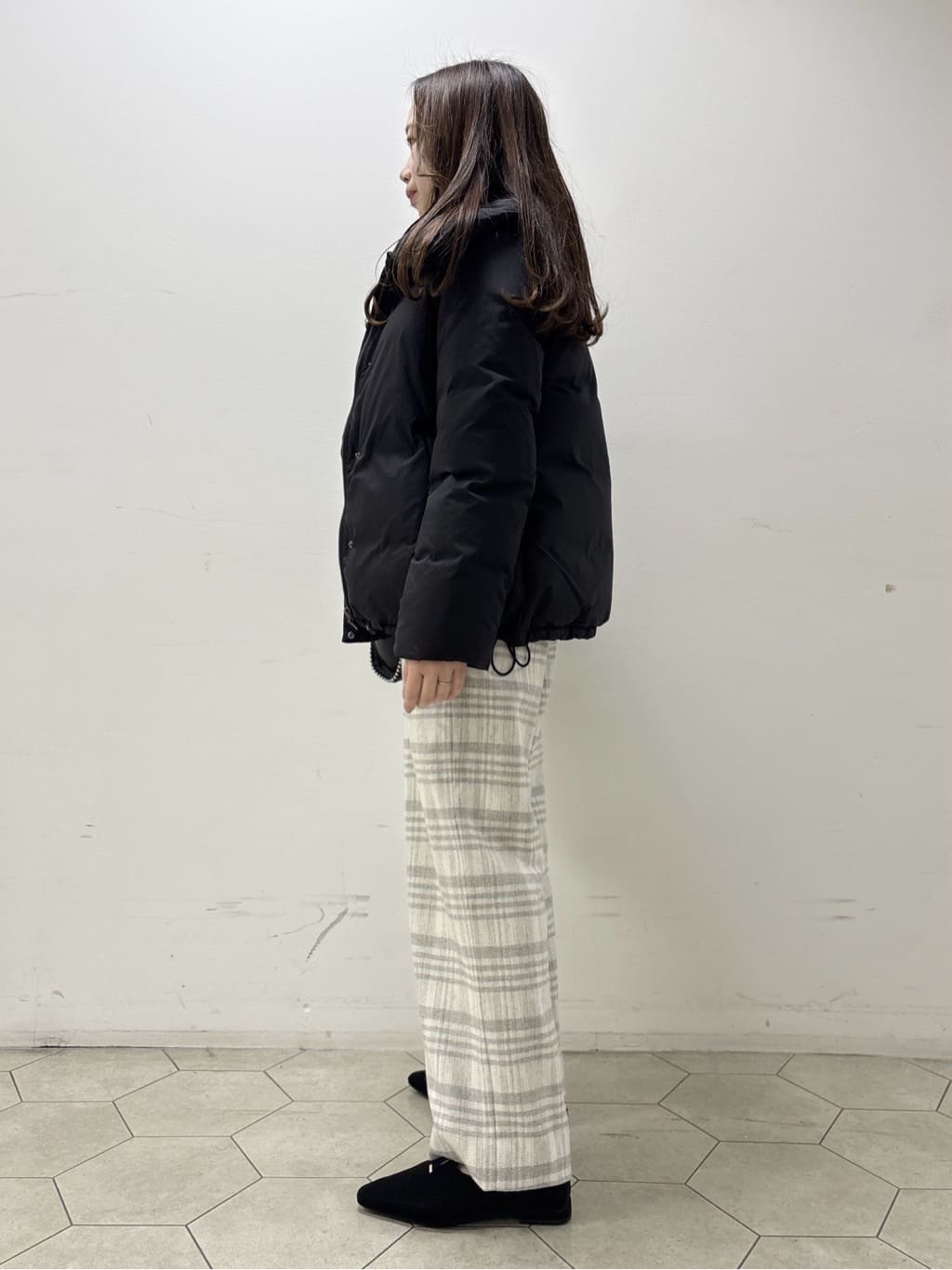 kahoさんの「INDIVI｜【撥水／洗える／デザイン衿】ステッチレス ショートダウンコート」を使ったコーディネート