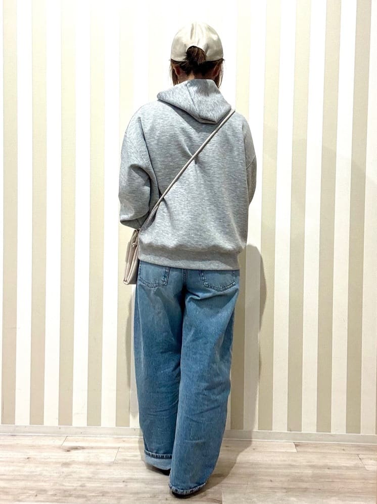 pieceさんの「SHOO･LA･RUE｜【SHOO・LA・RUE DENIM/高レビュー】ゆるっと決まる こなれカーブデニムパンツ」を使ったコーディネート