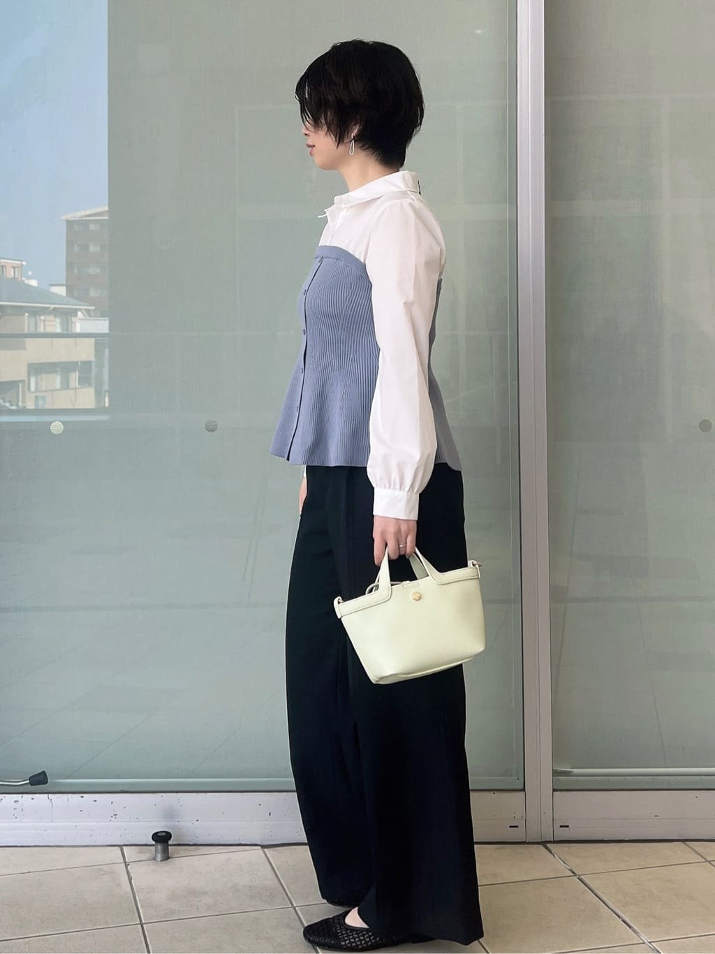 yo-koさんの「OPAQUE.CLIP｜シャツドッキングペプラムニット【洗濯機OK】」を使ったコーディネート
