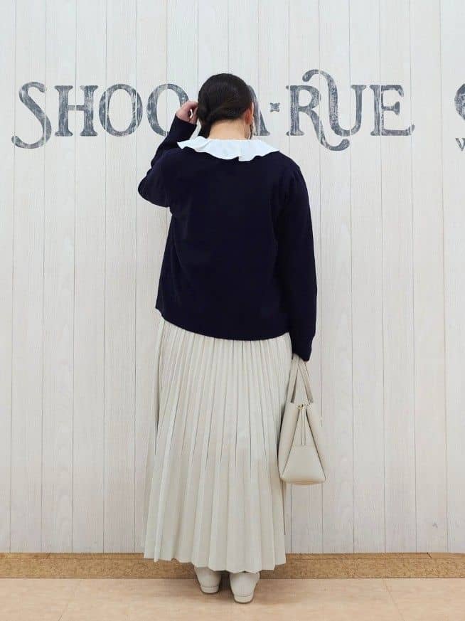 とろろさんの「SHOO･LA･RUE｜【洗濯機可/S-LL】きれいめにもカジュアルにも スエードライク プリーツスカート」を使ったコーディネート