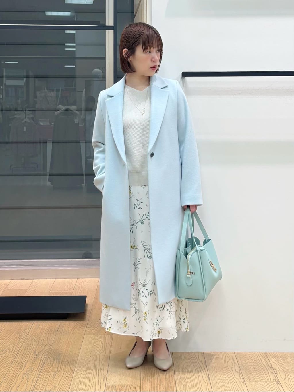 asamiさんの「INDIVI｜【SETUP可能】モダンフラワー柄フレアスカート」を使ったコーディネート