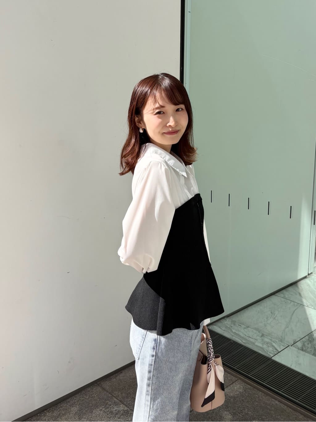 みさかさんの「index｜シャツドッキングペプラムニット【洗濯機OK】」を使ったコーディネート