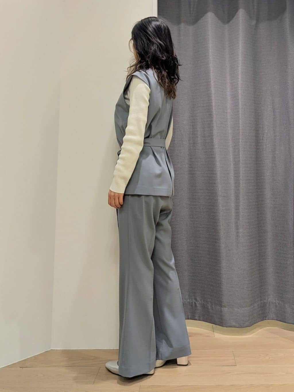 miiさんの「INDIVI｜Comfy SET UP｜ストレートフレアパンツ【セットアップ対応／通勤／カセット服／接触冷感／UV」を使ったコーディネート
