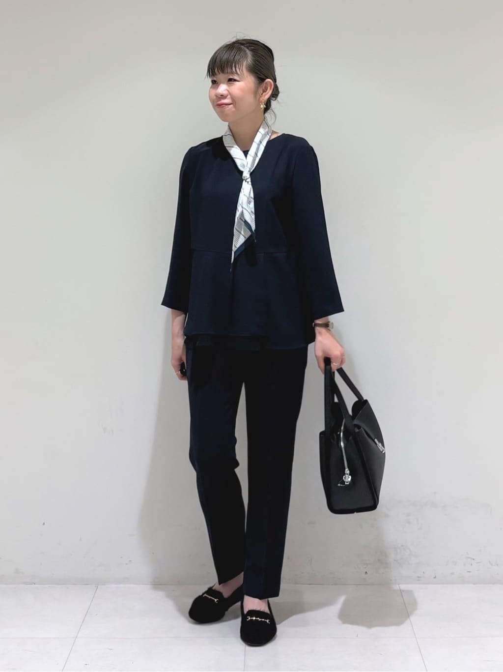 tsuyuさんの「INDIVI｜【2柄展開】柄デザインスカーフ」を使ったコーディネート