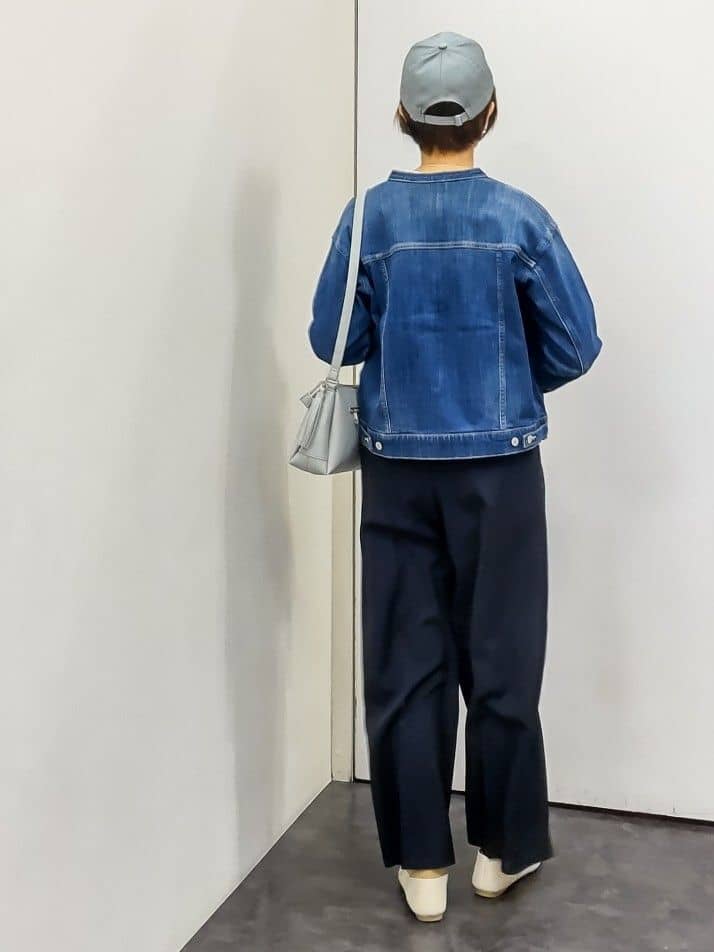 やまちゃんさんの「grove｜着心地軽やか、動きやすいストレッチデニムジャケット」を使ったコーディネート