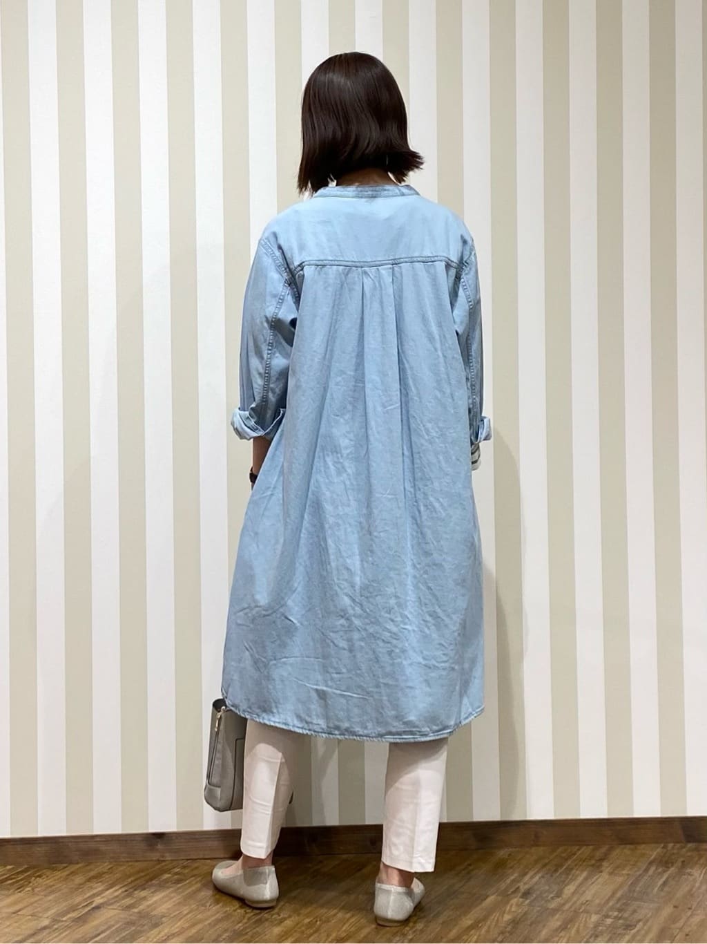 SAOさんの「SHOO･LA･RUE｜【洗濯機可/SS-LL/美脚シルエット】脚を真っ直ぐに見せてくれる スティックパンツ」を使ったコーディネート