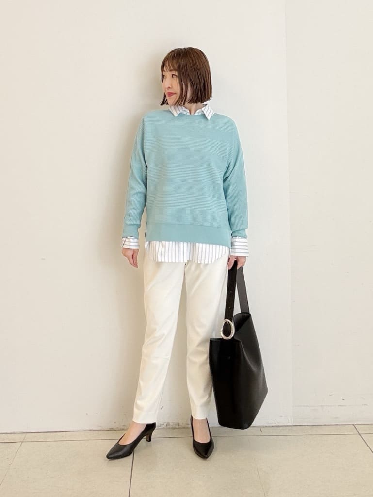 yoshiyaさんの「INDIVI｜【褒められパンツ／高ストレッチ】タックテーパードパンツ」を使ったコーディネート
