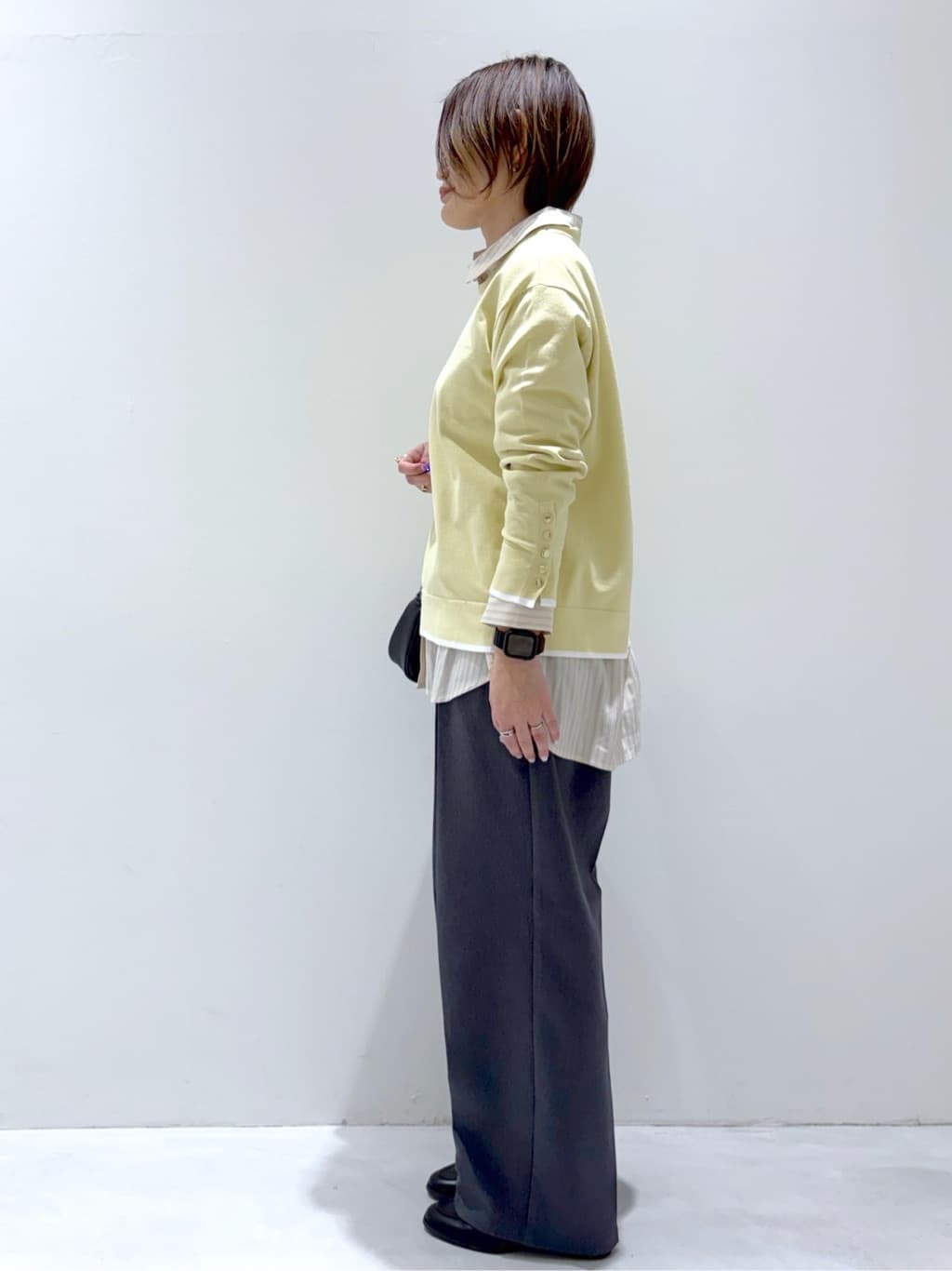 こじさんの「OPAQUE.CLIP｜金ボタン使いリラクシーニット【洗濯機OK】」を使ったコーディネート