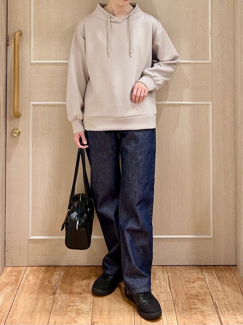 ちぐささんの「SHOO･LA･RUE｜【SHOO・LA・RUE DENIM/SS-LL】程よい厚みの ストレートデニムパンツ（10.5オン」を使ったコーディネート