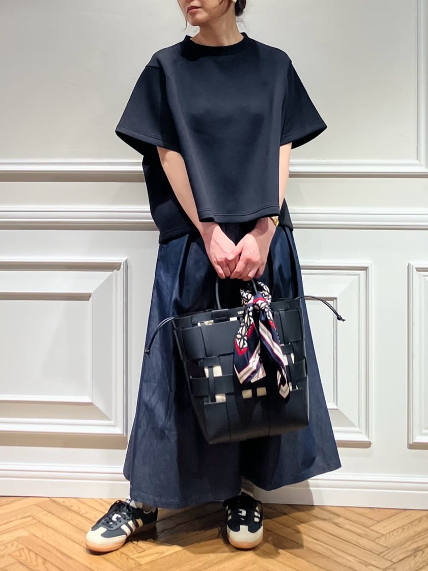 TSUKUIさんの「DRESSTERIOR｜【接触冷感/吸水速乾】クールタッチ デニムライク タックスカート」を使ったコーディネート