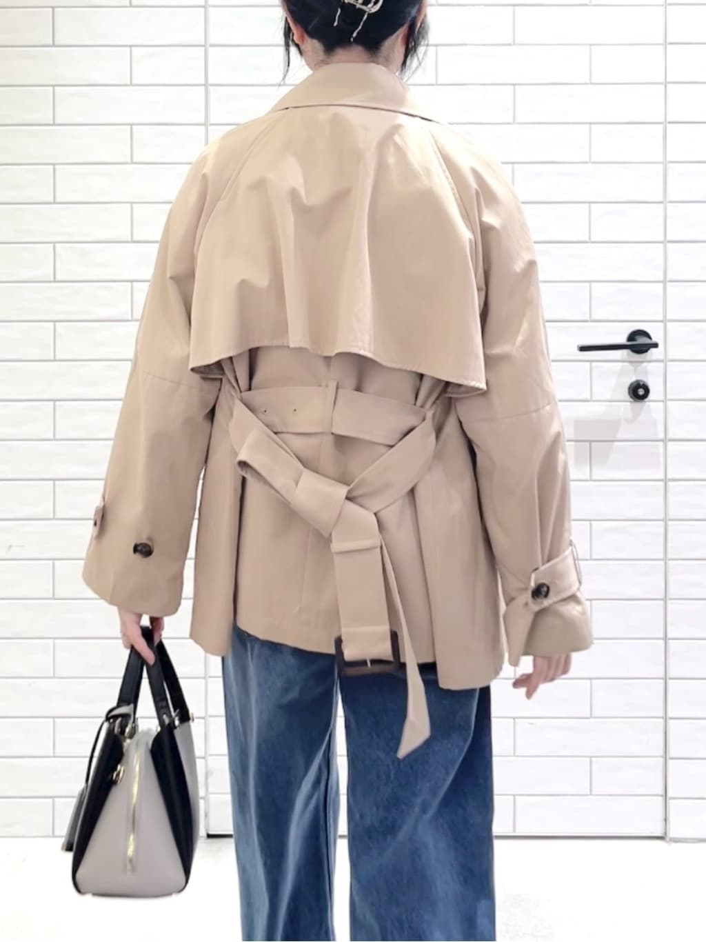 しおりさんの「OPAQUE.CLIP｜ミドルトレンチコート【洗濯機OK】」を使ったコーディネート