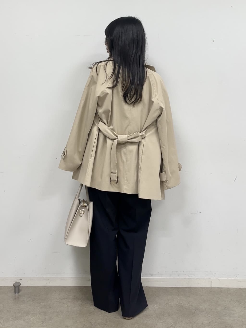 cotaniさんの「SHOO･LA･RUE｜【S-LL/撥水】通勤やお出かけにも活躍 ミドルトレンチコート」を使ったコーディネート