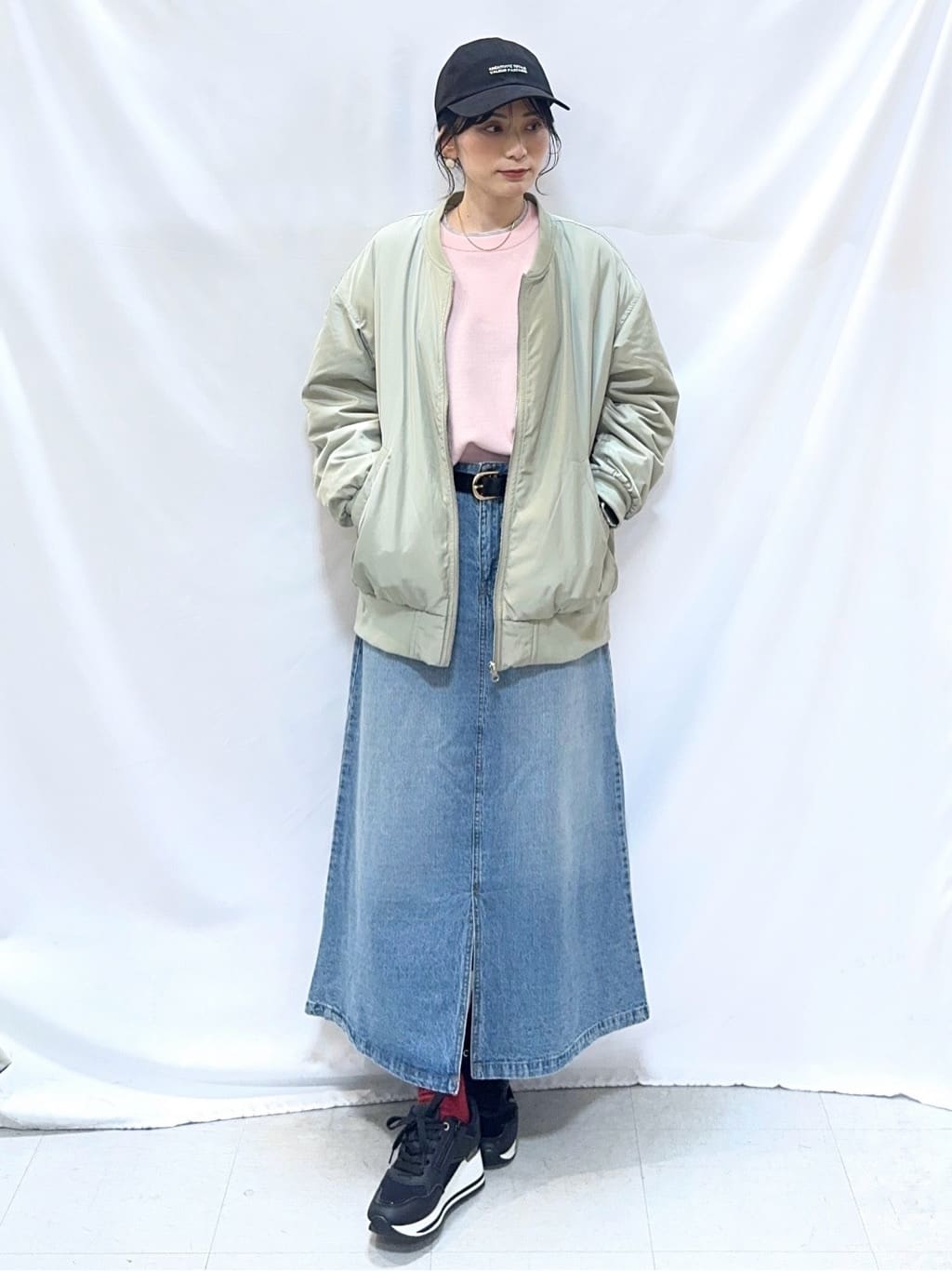𝐇𝐢𝐫𝐨𝐦𝐢さんの「SHOO･LA･RUE｜【S-LL】大人も取り入れやすい BIGシルエット MA－1ブルゾン」を使ったコーディネート