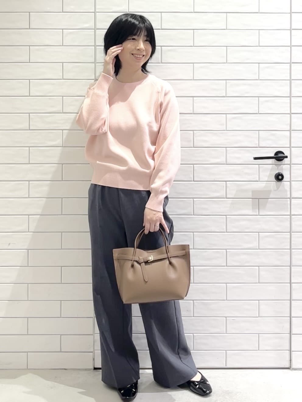 しおりさんの「OPAQUE.CLIP｜スウェットライクニット【洗濯機OK】」を使ったコーディネート