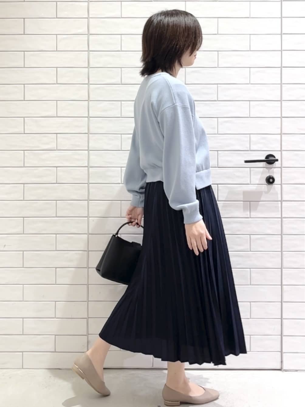 しおりさんの「OPAQUE.CLIP｜裾レースドッキングニット」を使ったコーディネート