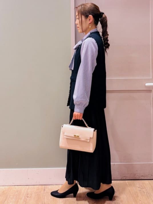 Komi☆さんの「grove｜【手洗いOK】ツイードペプラムジレ」を使ったコーディネート