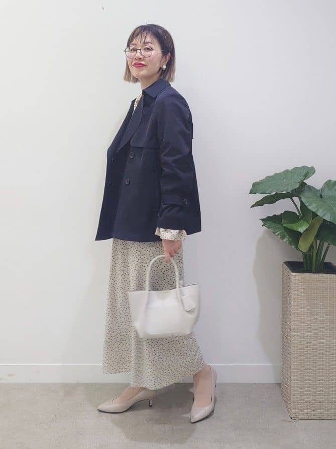 MUTSUKOさんの「UNTITLED｜【定番人気/はっ水/洗える】タスランショートトレンチコート」を使ったコーディネート