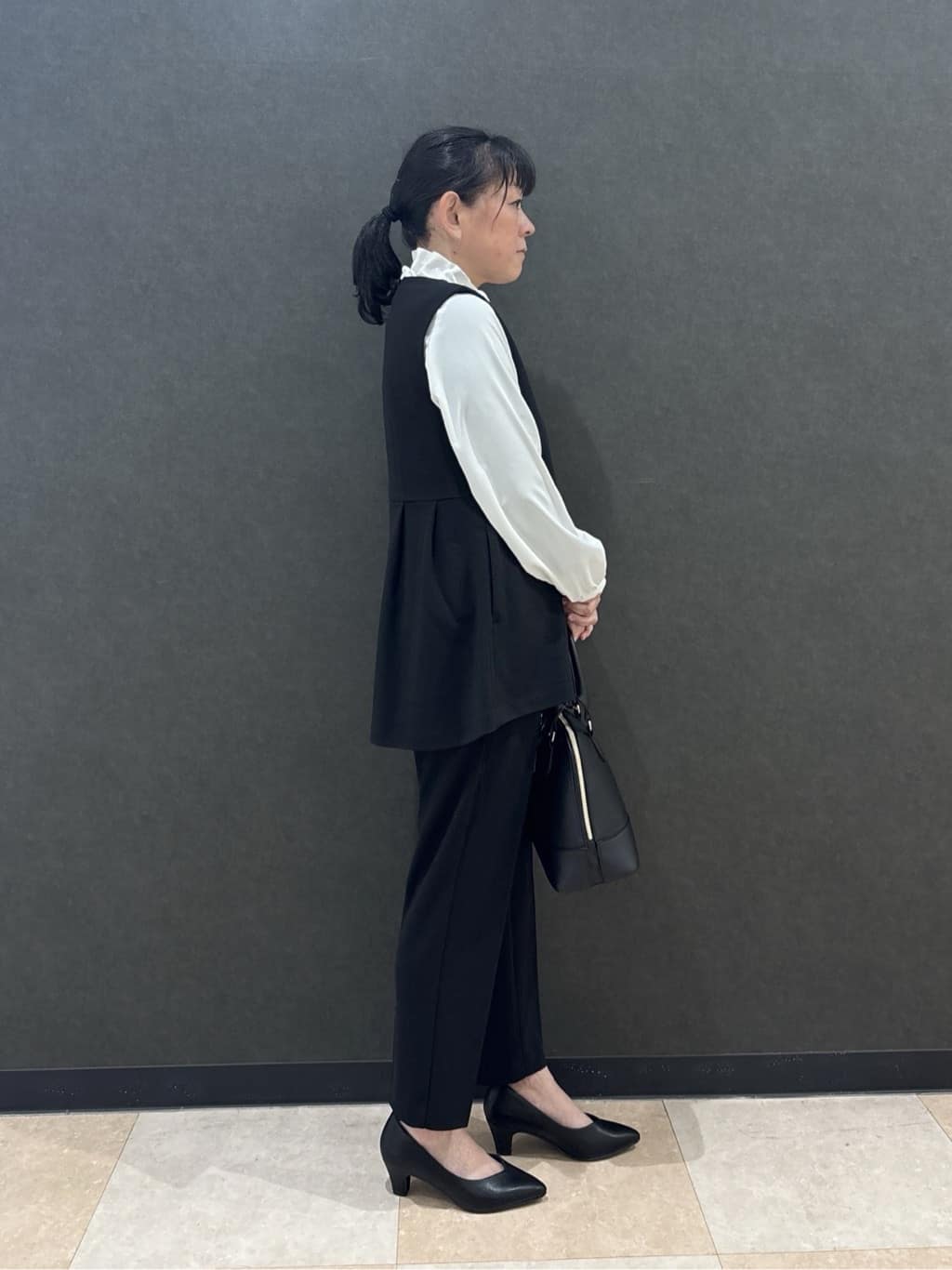 わかさんの「SHOO･LA･RUE｜【洗濯機可】上品で華やか スタンドフリルブラウス」を使ったコーディネート