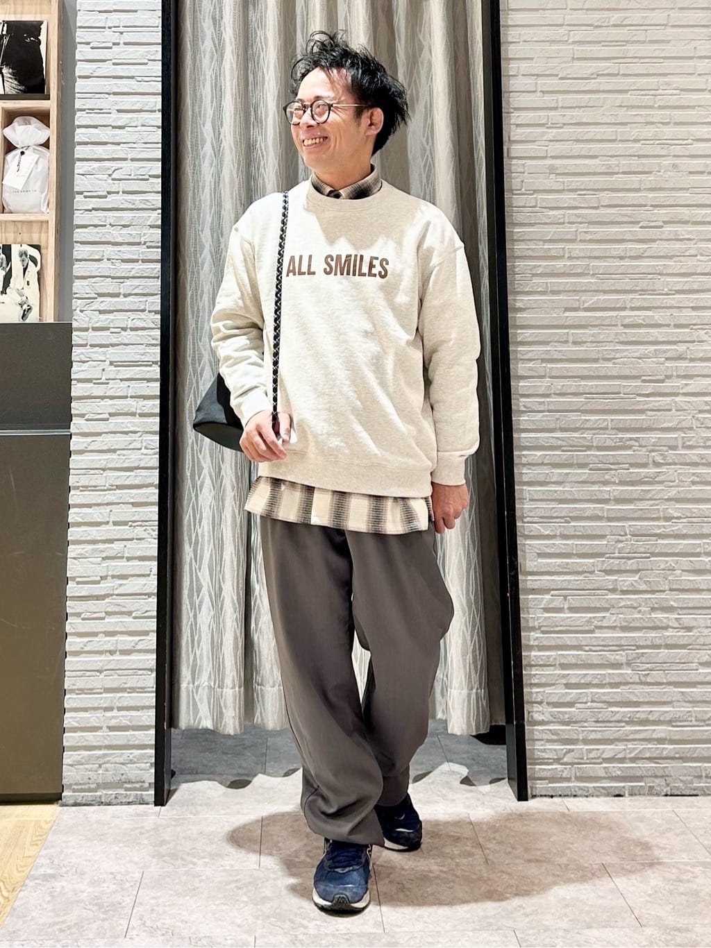 KENJI Iさんの「THE SHOP TK｜FLEX LINE セミワイドイージーパンツ　ストレッチ/防シワ/マシンウォッシャブル/セットアップ」を使ったコーディネート