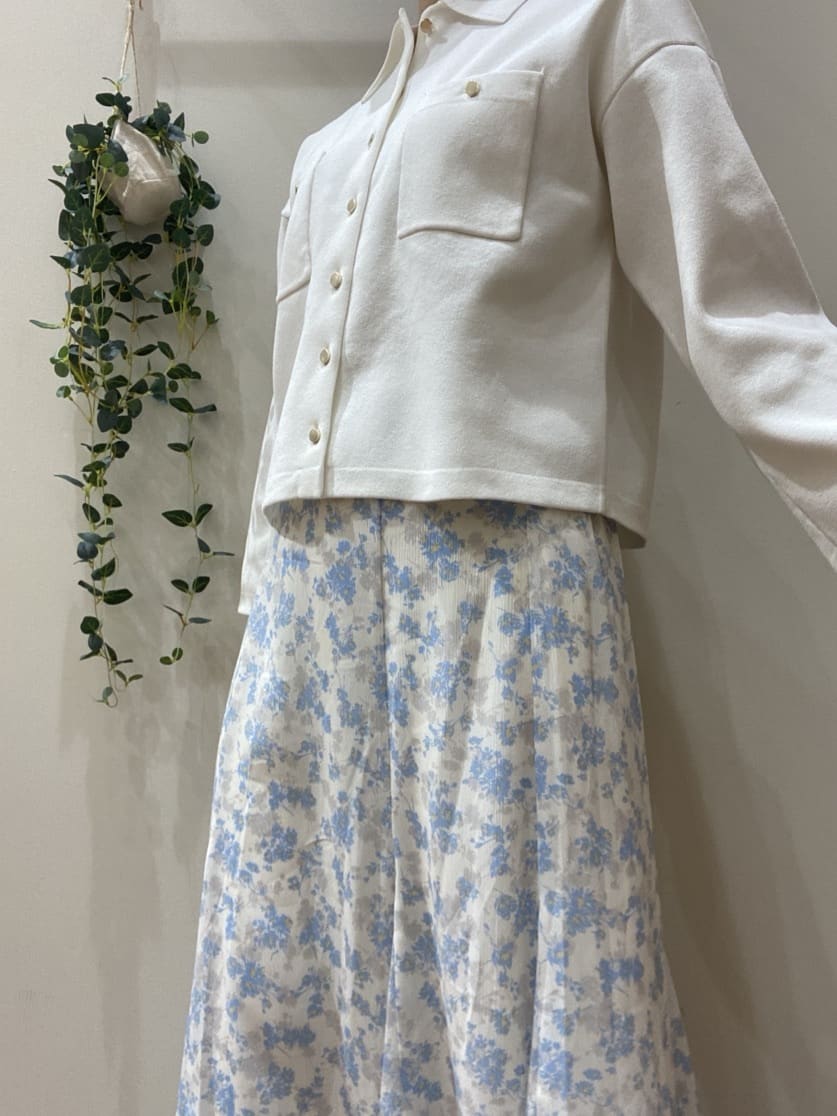 まなしぃさんの「grove｜高評価！一枚でも羽織でも、大人のTOPS風カーディガン」を使ったコーディネート