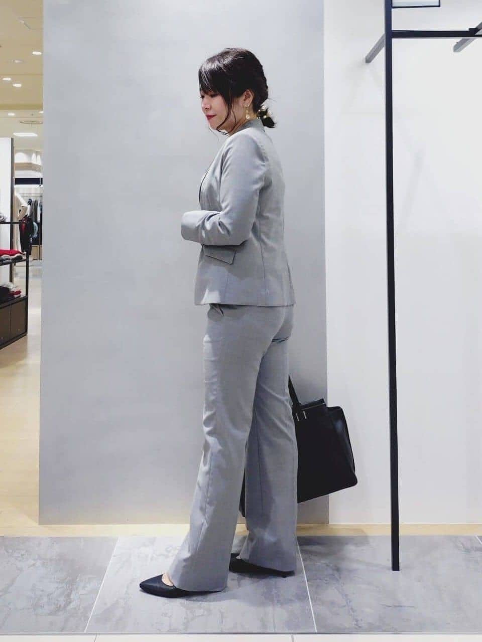 TOMOMIさんの「INDIVI｜【ウール混／スーツ】ストレートパンツ」を使ったコーディネート