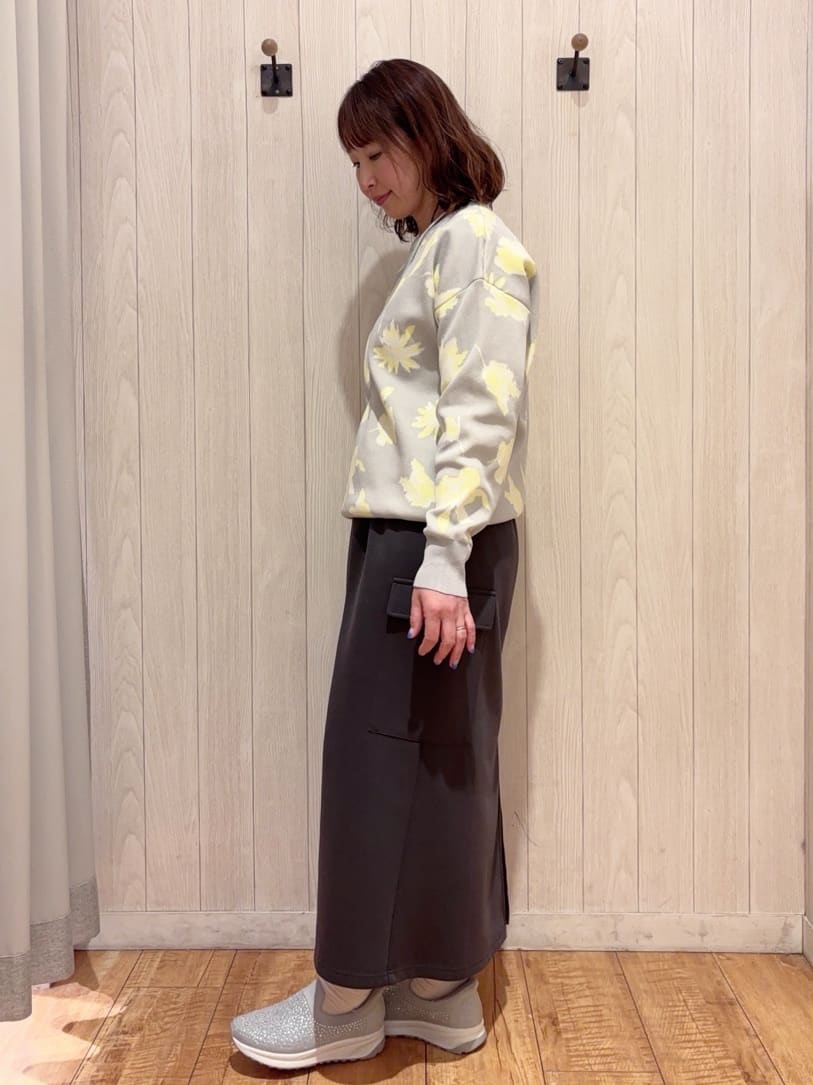 あいこさんの「SHOO･LA･RUE｜【洗濯機可/S-LL】ゆるシルエット 甘すぎない　大人の花柄もちもちニット」を使ったコーディネート