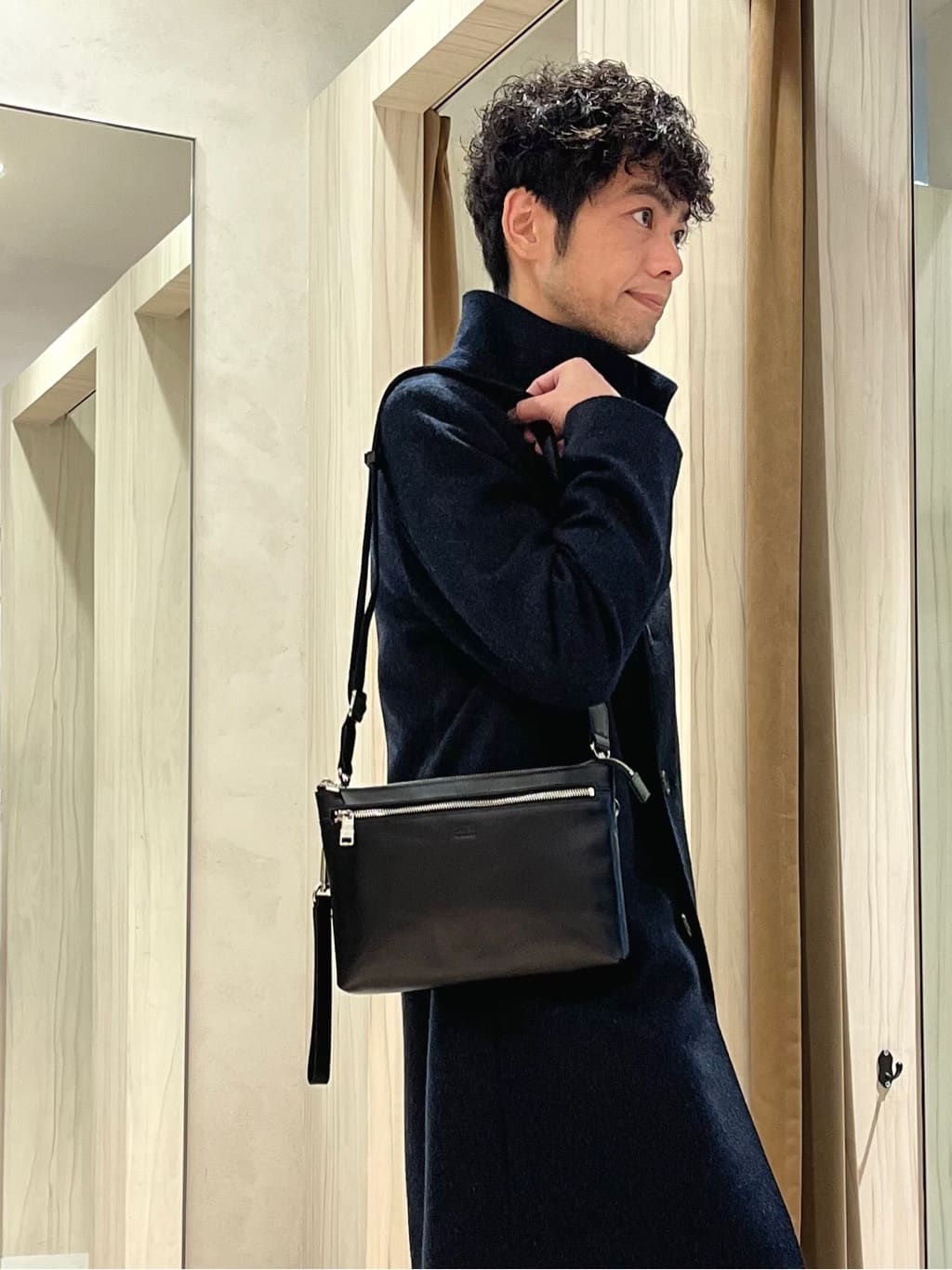 URAさんの「TAKEO KIKUCHI｜【ウールカシミヤブレンド】ビーバー調 スタンドカラー コート」を使ったコーディネート